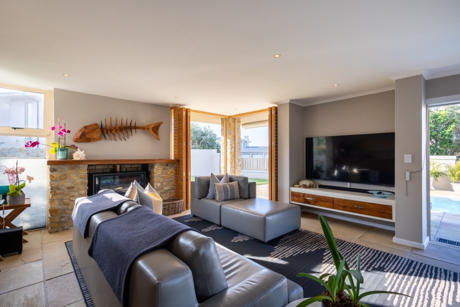 4 Bedroom Property for Sale in Whale Rock Beach Western Cape